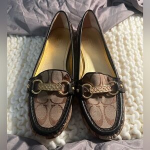 Size 8 Never worn, women’s Coach loafer.